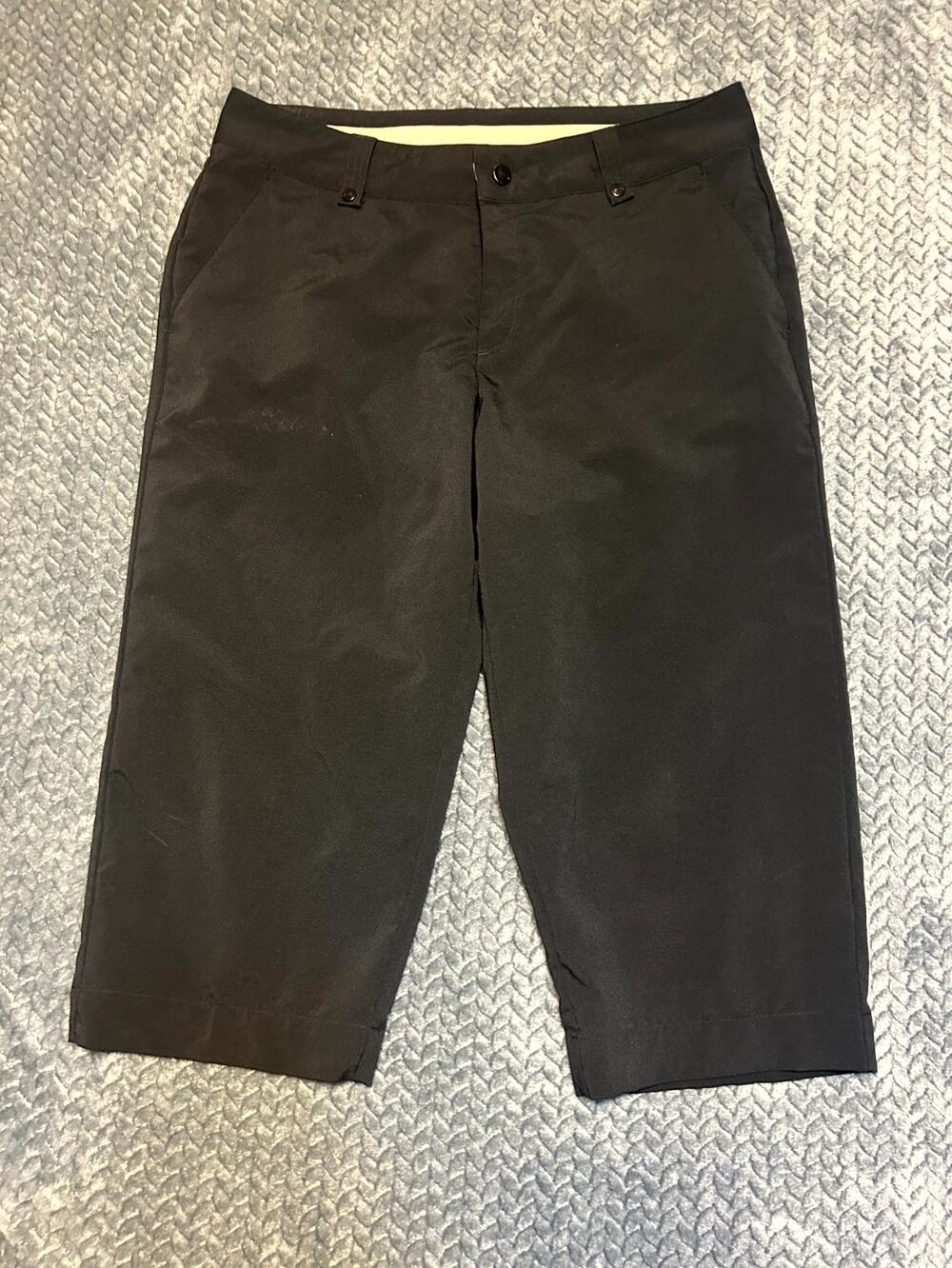 Under Armour Boose Capri Pants Womens 8 Black Stretch Flat Front Streetwear
